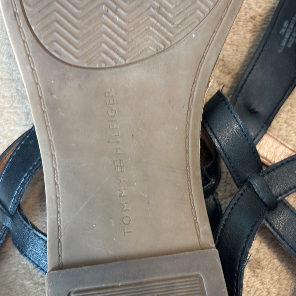 EUC Tommy Hilfiger Black Twlibby and Tan T-Strap Sandals - Size 8.5 - Picture 8 of 8